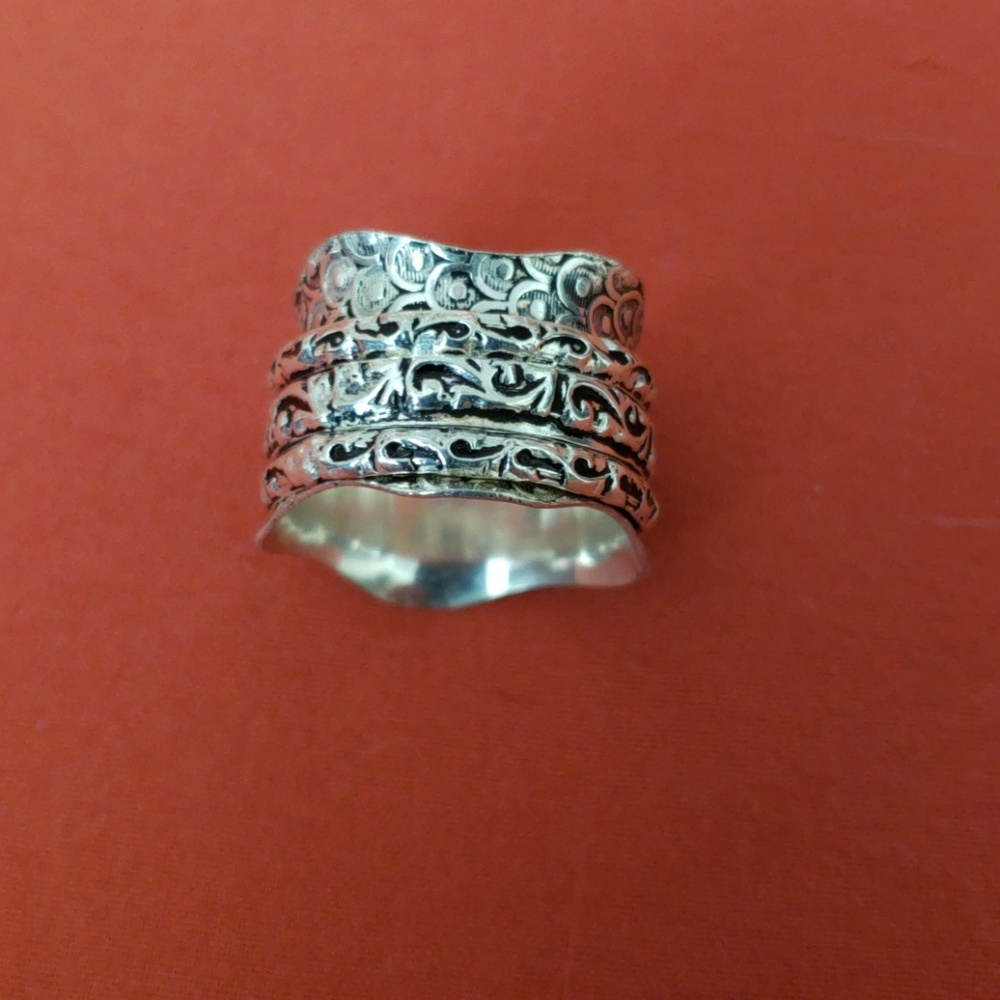 Silver (overlay, I think) spinner ring